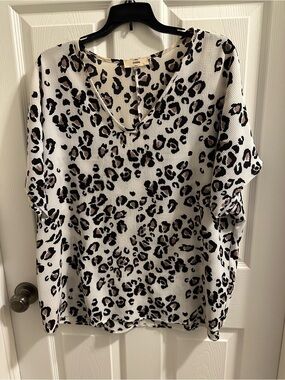 entro White Leopard Print V-Neck Tunic with Black and Brown Spots VGC